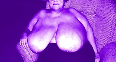 sex khi đang ngủ Anh coi phim sex hàn quốc chàng ôm cô gái trong sự ngạc nhiên với đôi chân của mình và cums trên đôi chân của cô.